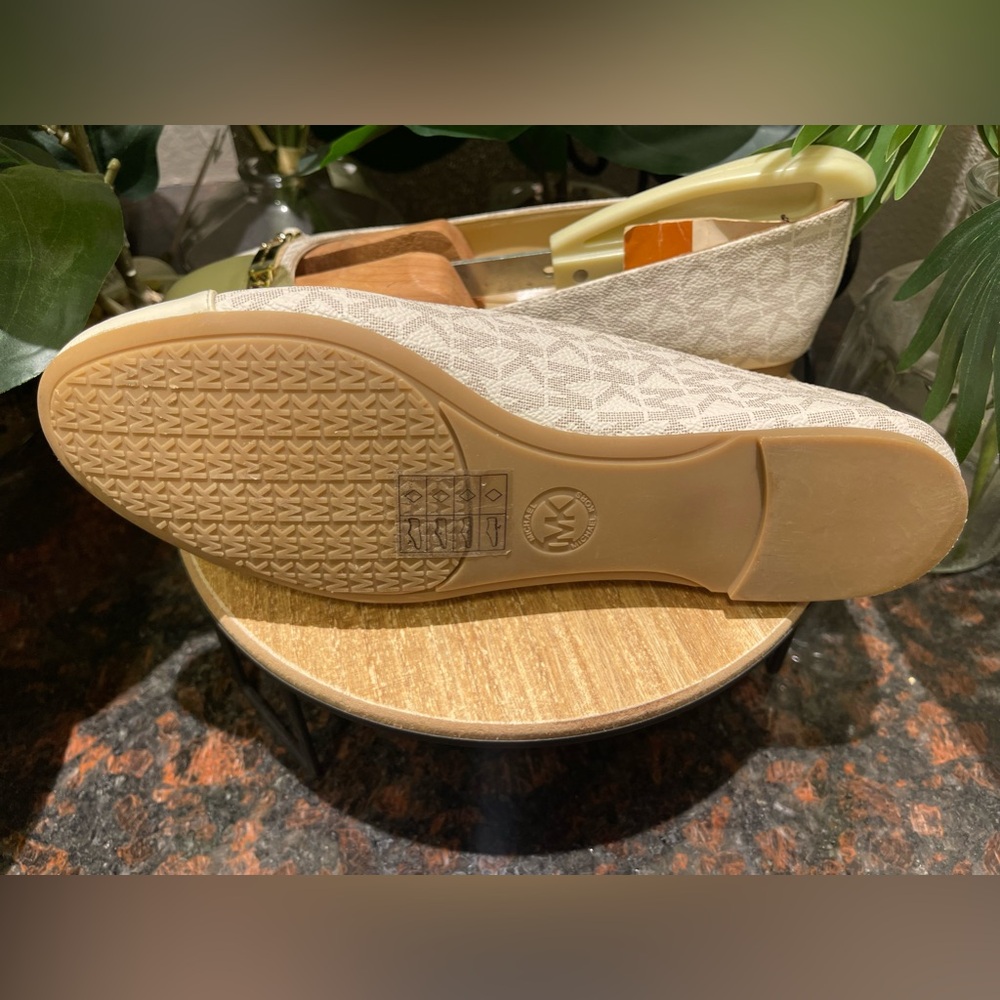 Michael Kors vanilla ballet flats MK mini logo w/ gold plate Slip on rubber sole - Picture 4 of 10